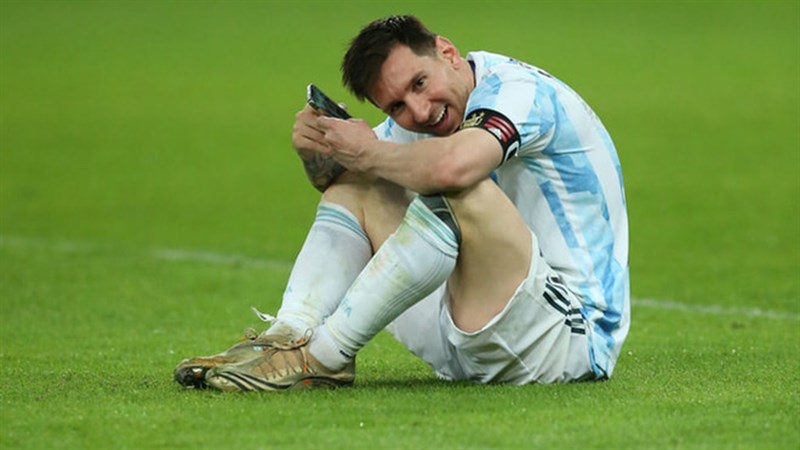 Messi dùng điện thoại gì để khoe chiến thắng khi vô địch Copa America?